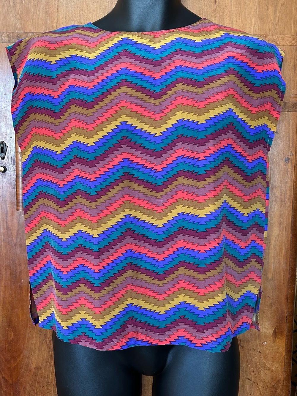 VTG 70-80’s Andre 100% Silk vibrant Chevron print Boxy sleeveless blouse